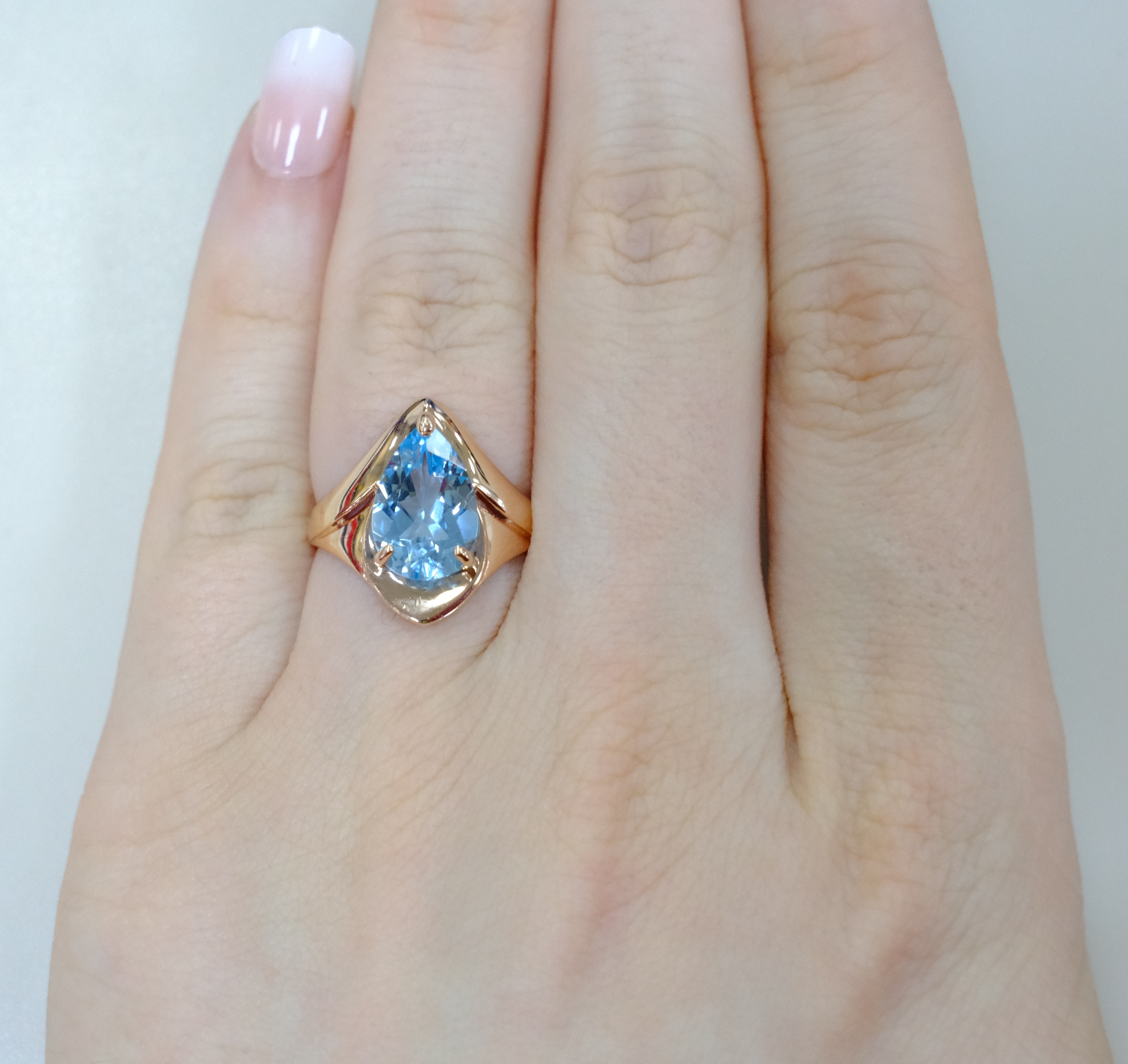 Серебряное кольцо с топазом